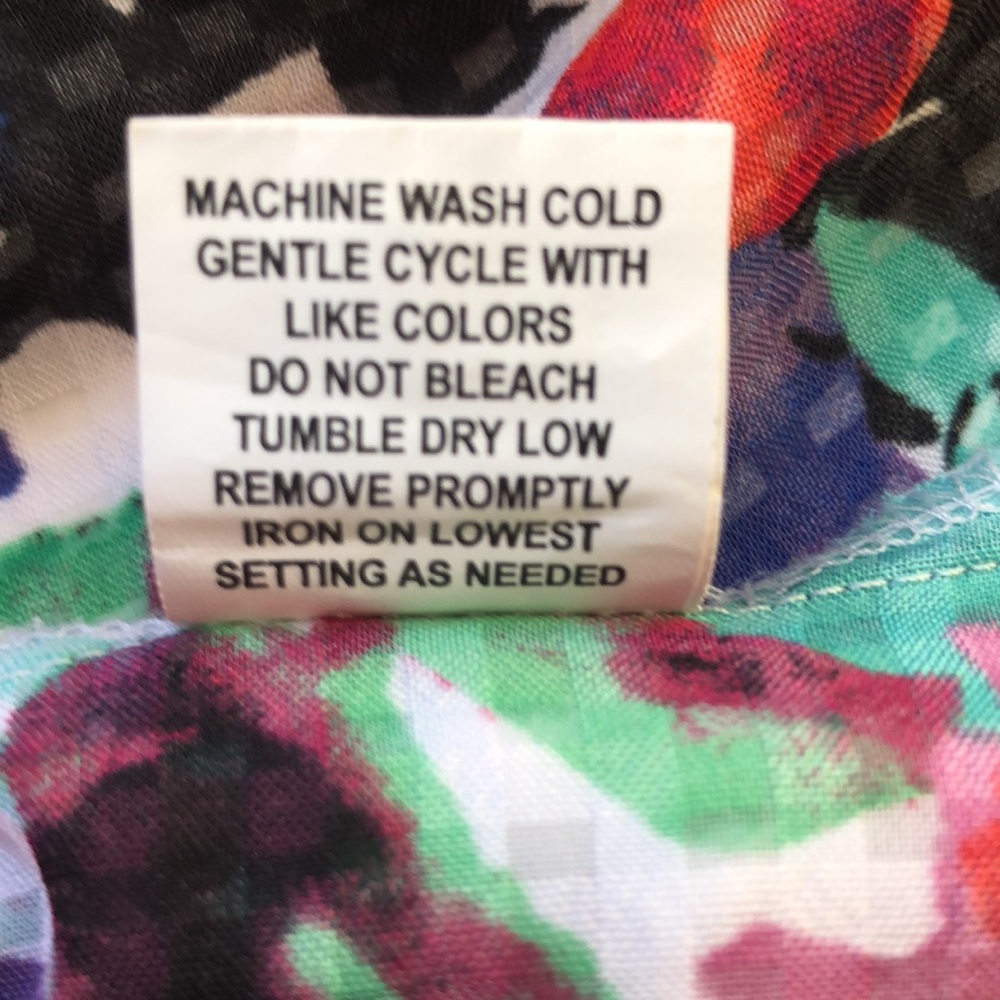 NOTATIONS Sleeveless Button Down Top - Picture 11 of 11